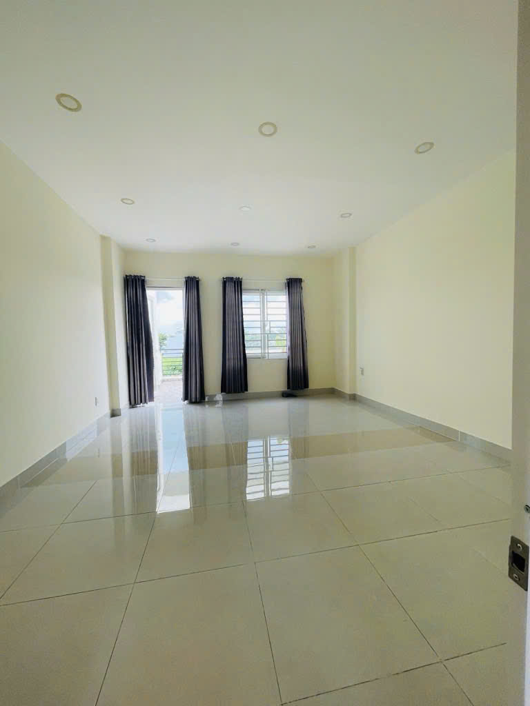 KẾ PARC MALL KHÔNG THIẾU THỨ GÌ - HẺM Ô TÔ - NHÀ 3 TẦNG